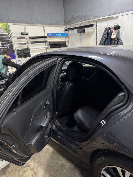 Mashina ideal holatda 2013yil ishlab chiqarilgan 2015yilda salondan