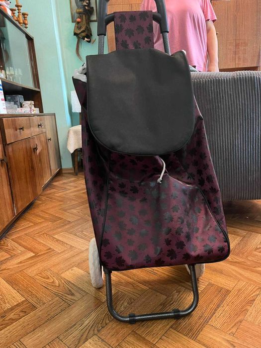 Продавам пазарска чанта с колелца