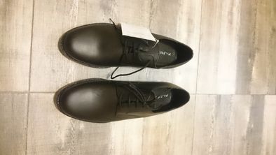 Официални мъжки обувки и дрехи