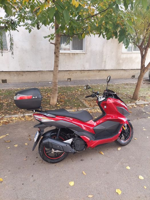 De vanzare Sym jet X-Suzuki Gsf 650.