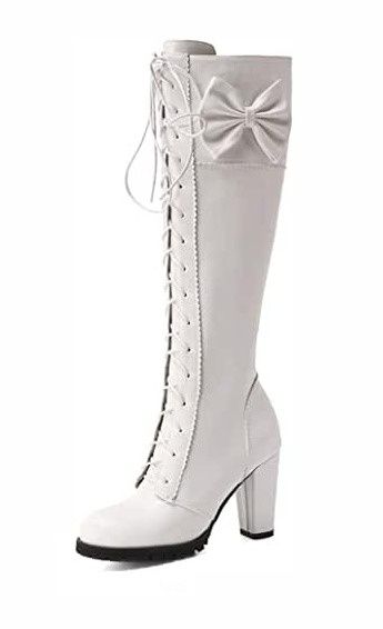 Белые сапоги с шнуровкой