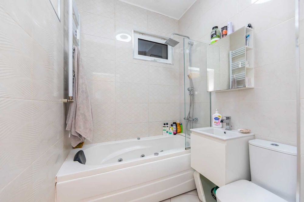 Дава се под наем Четиристаен апартамент в София, Изток - 115 кв.м за 350 € - Снимка #10