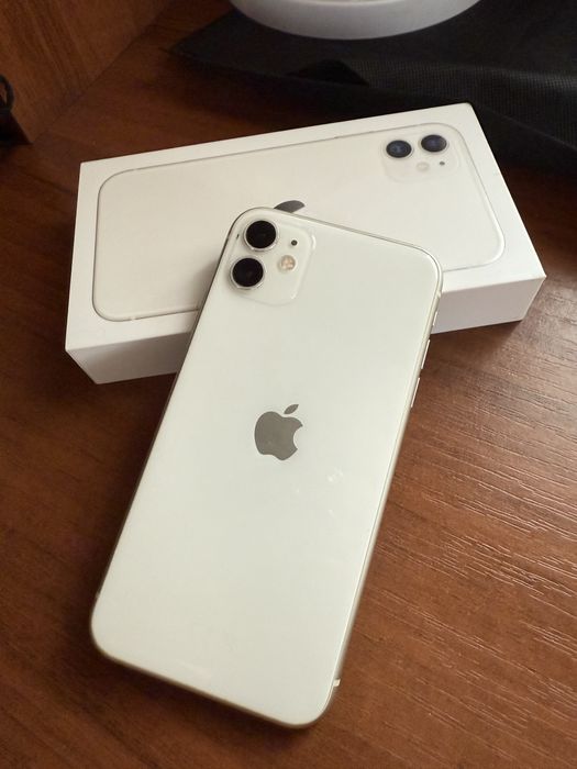 Айфон 11 белого цвета+чехлы