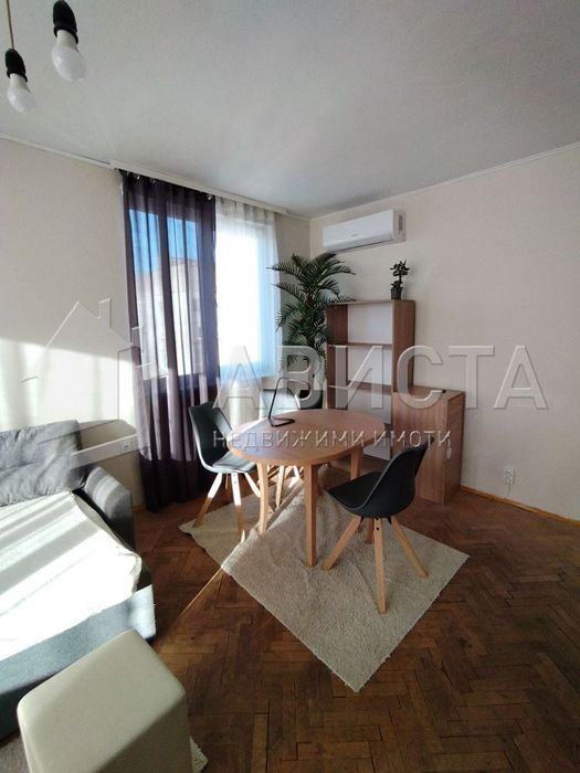 Дава се под наем Двустаен апартамент в София, Гоце Делчев - 70 кв.м за 561 € - Снимка #2