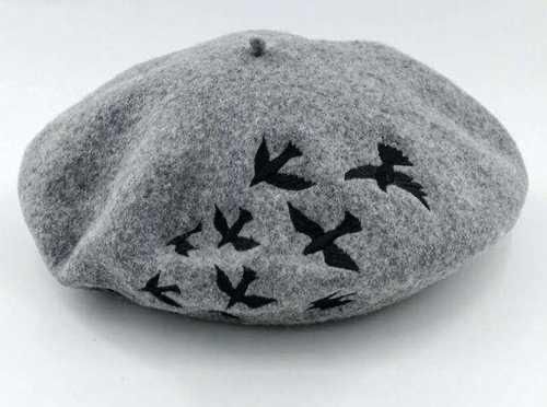 Серая женская беретка