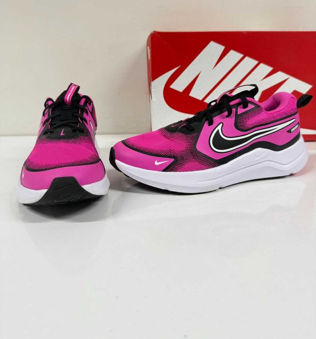 Nike Cosmic Runner