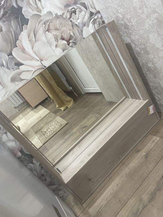 Продам зеркало шкаф ванная