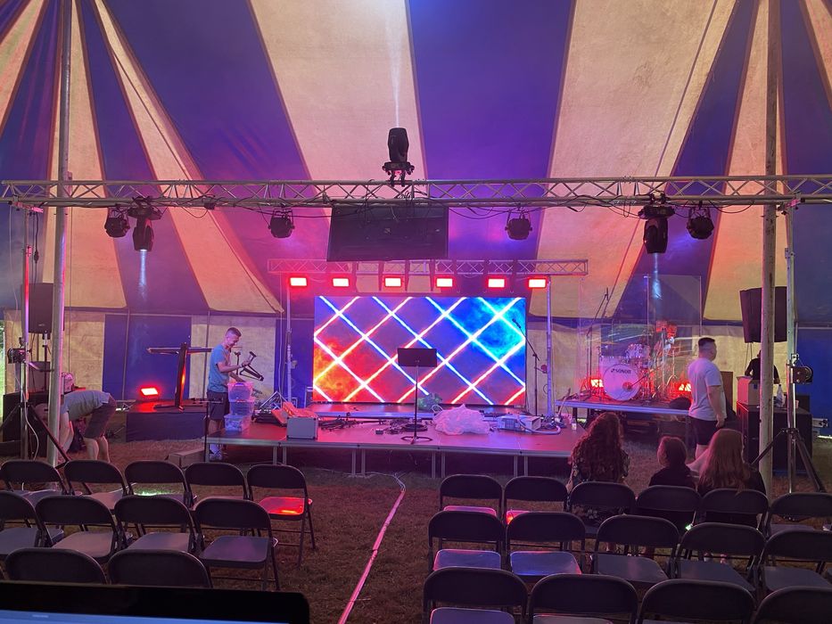 Scena de inchiriat pentru diverse evenimente