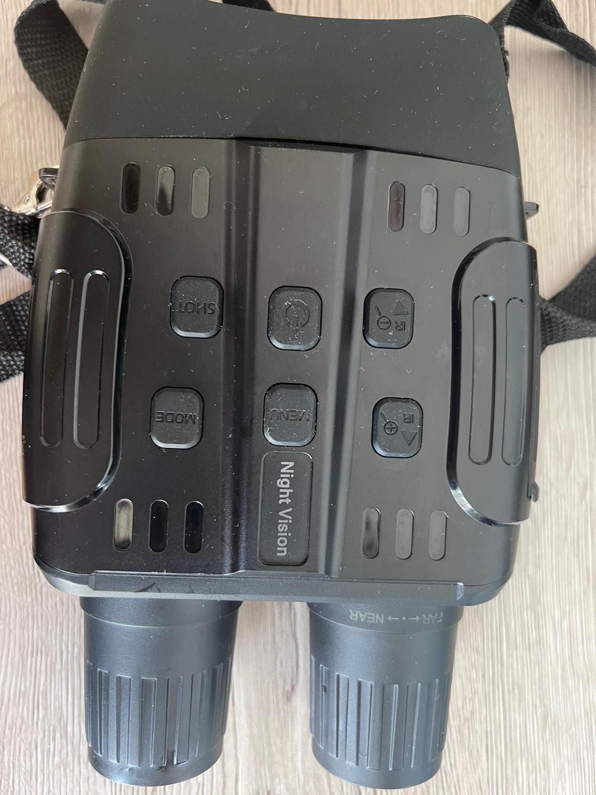 Vând night vision binoculars