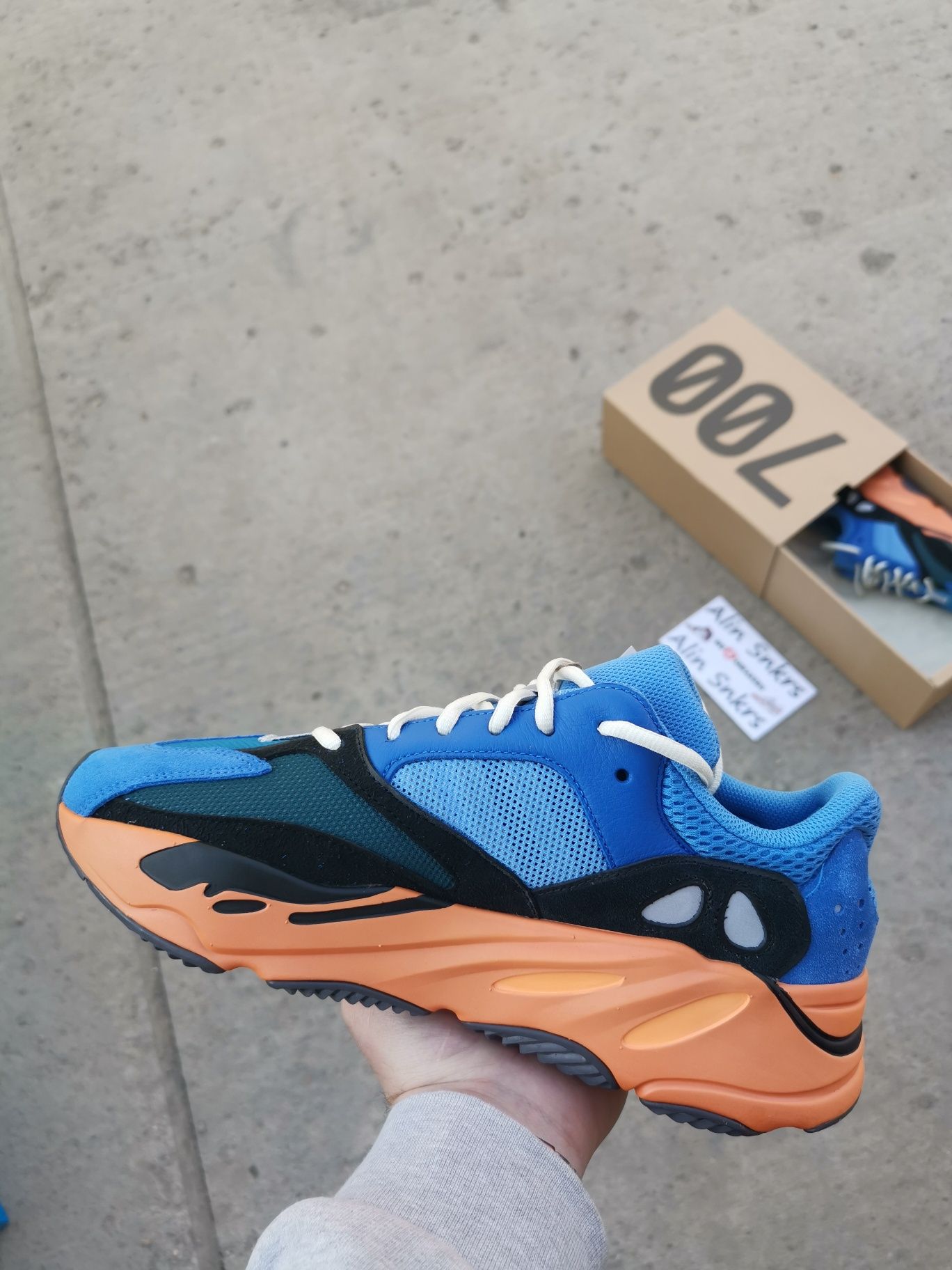 Yeezy 700 Bright blue