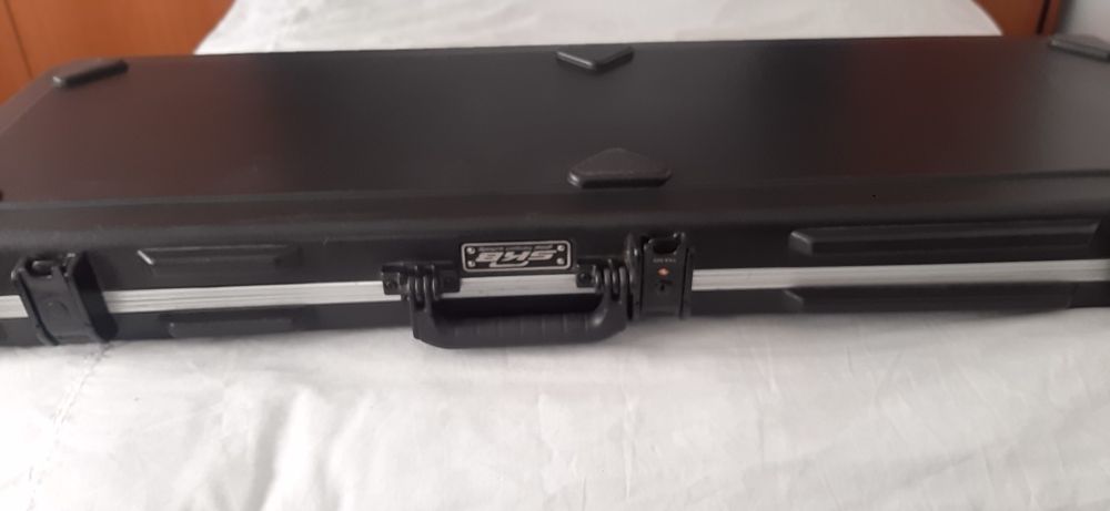 Case chitară bass  SKB profesional