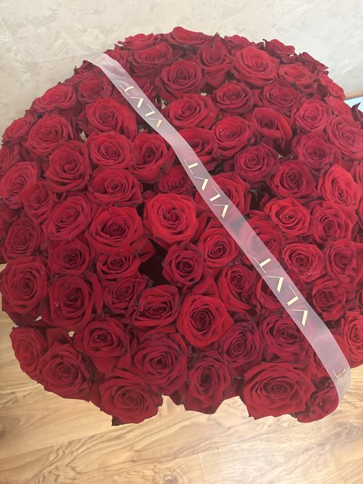 Продаю шикарный букет красных роз