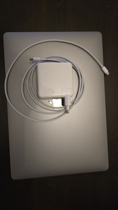 Macbook pro 15 Core i7 16gb 2019