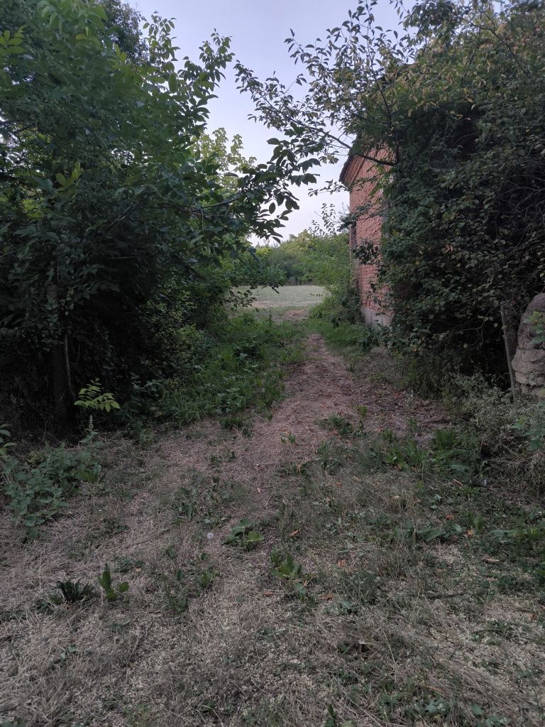 Имот в регулация с постройка (къща)