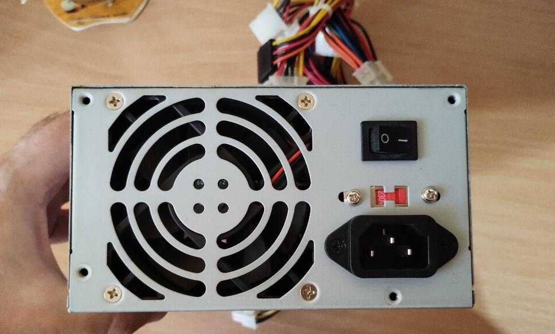 Placa baza Gigabyte cu procesor +sursa+cooler+picior cooler+cablu pc