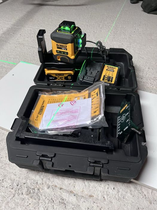 Nivelă laser rază verde DeWalt DCLE34031 XR 18V