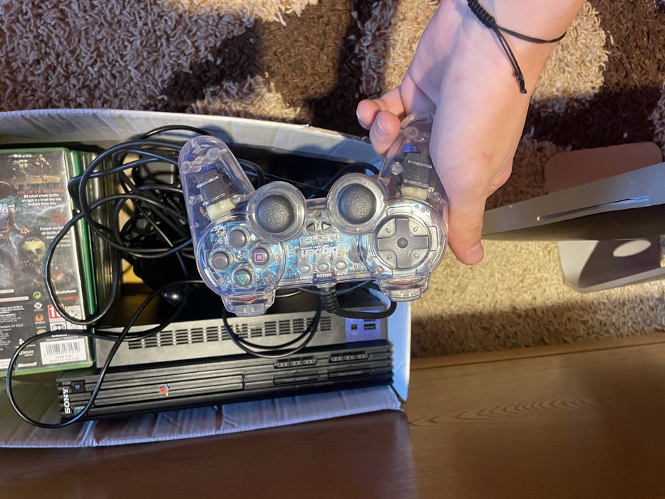 Vand consola ps 2 cu mai multe jocuri