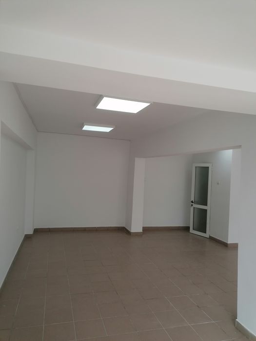 Închiriez spațiu comercial