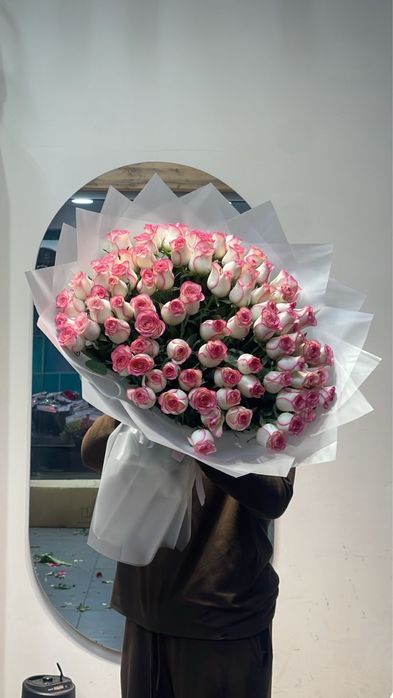 Продаю два роскошных букета РОЗ