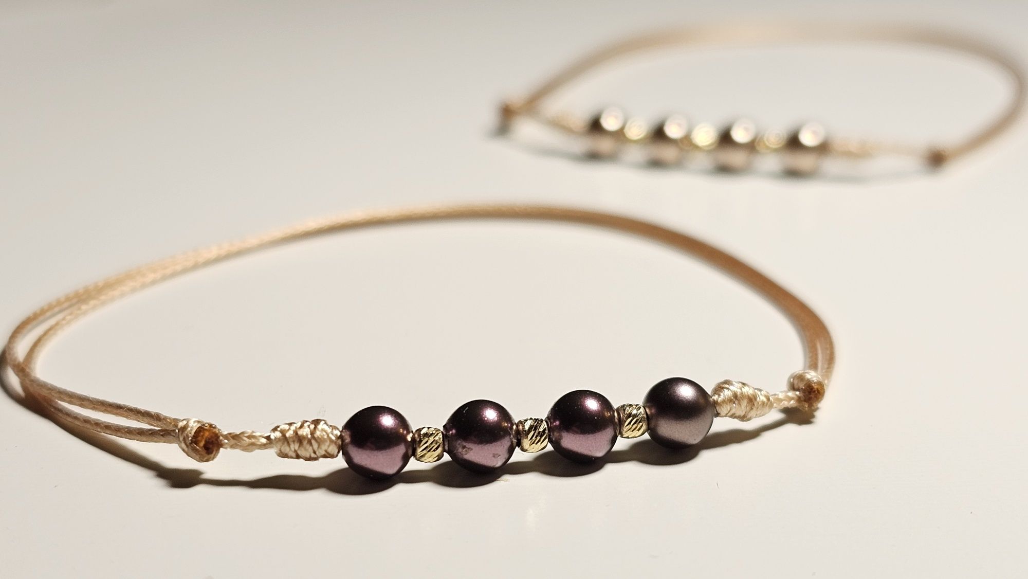 Златна гривна с елементи Swarovski