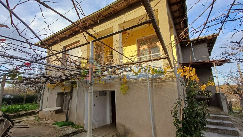 Здрава ,голяма къща в с.Велика!