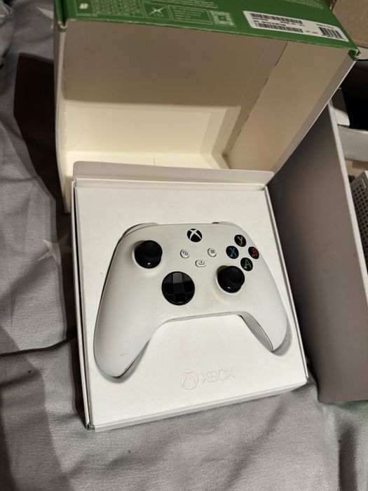 Vând xbox serie s