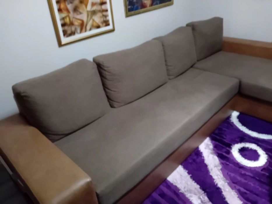 Продавам разтегателен диван в добро състояние