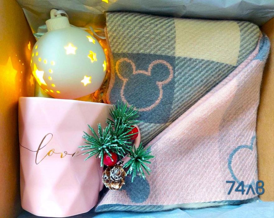 Коледни подаръчни кутии