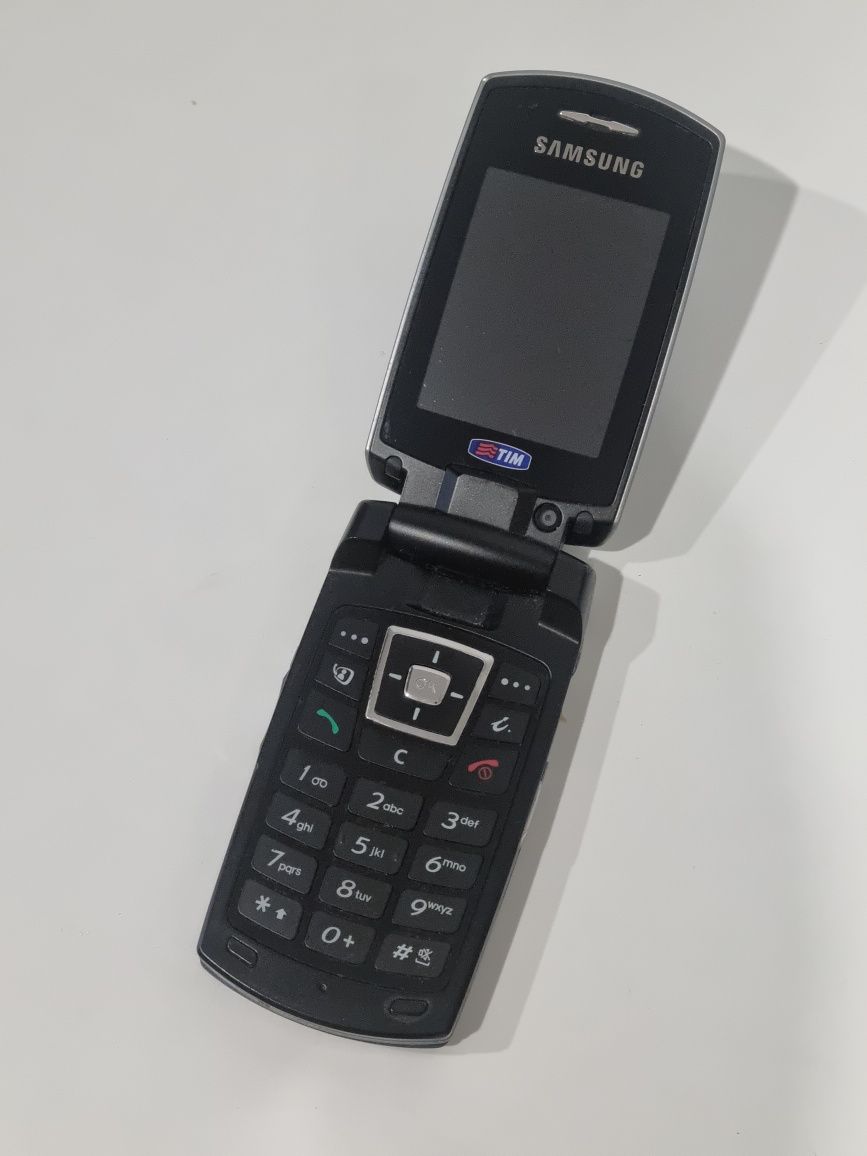 Telefon cu clapeta SGH-Z560