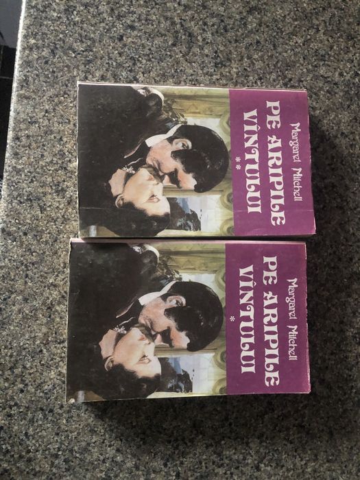 Diverse carti fotografiate