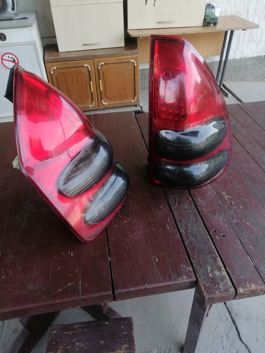 Продам задние фары.