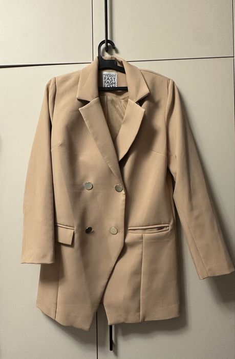 Сака, в зелено и бежово