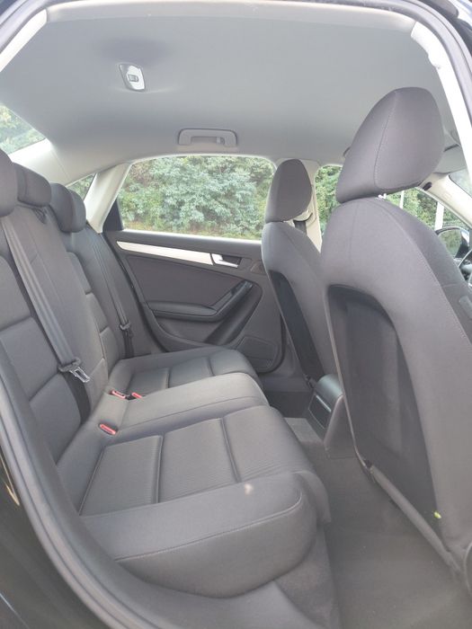 Audi a4 2000 diesel an  2009 euro 5  Navigație/ Carlig/