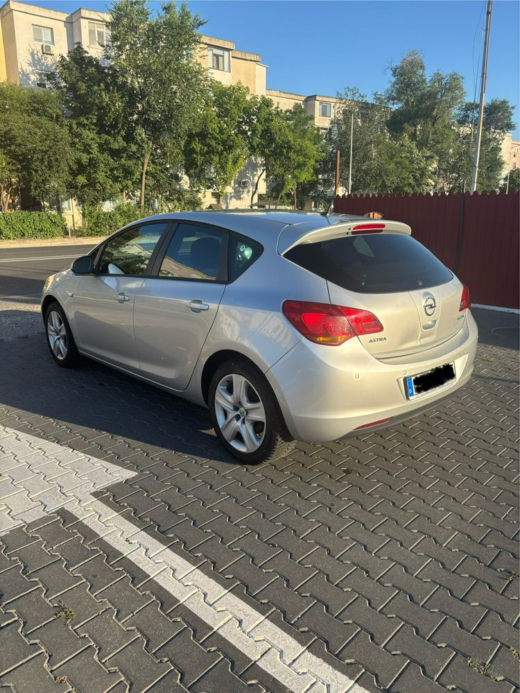 Opel Astra J- 2011-benzina-Euro 5