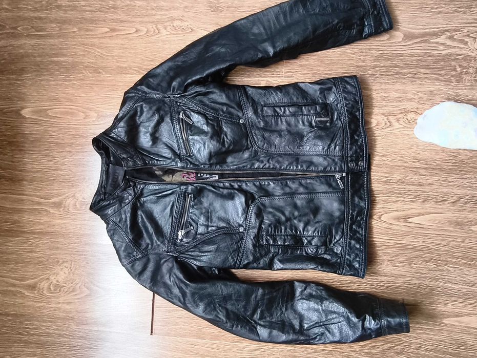 Черно кожено яке