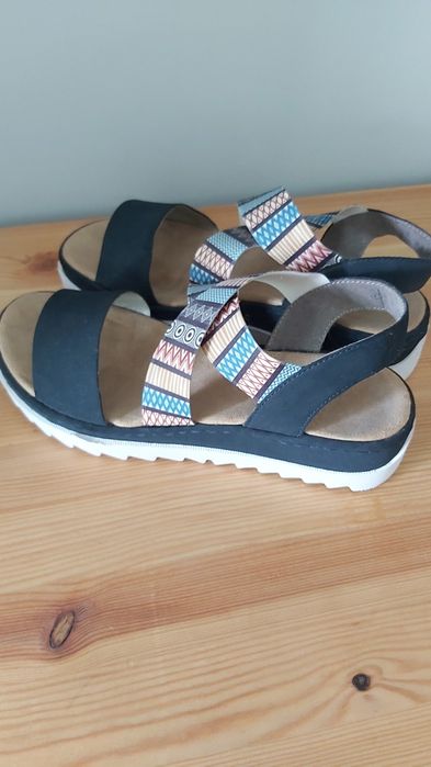 Босоножки женские