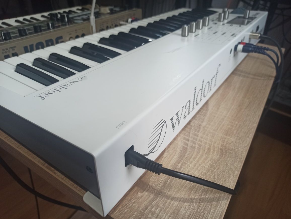 Waldorf Blofeld keyboard in garanție