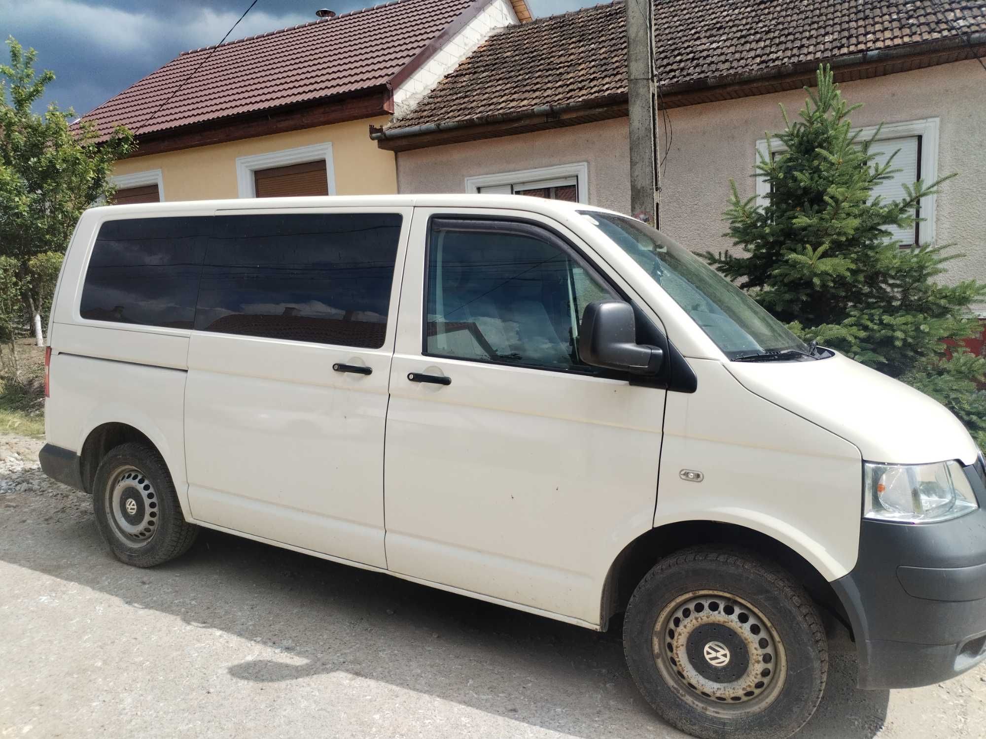 Vând Vw transporte t5 8+1 locuri