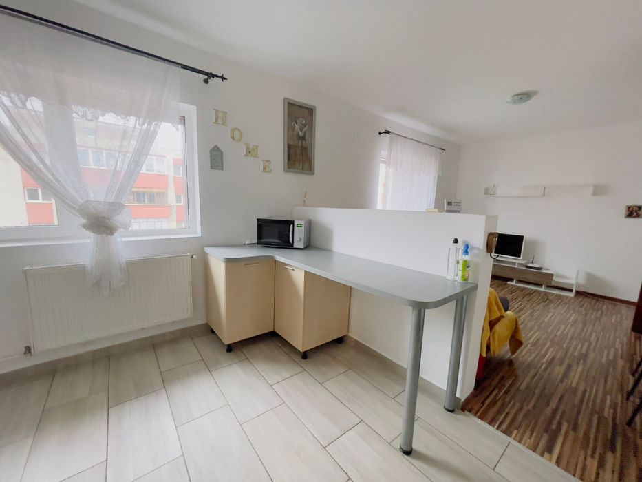 Inchiriez apartament