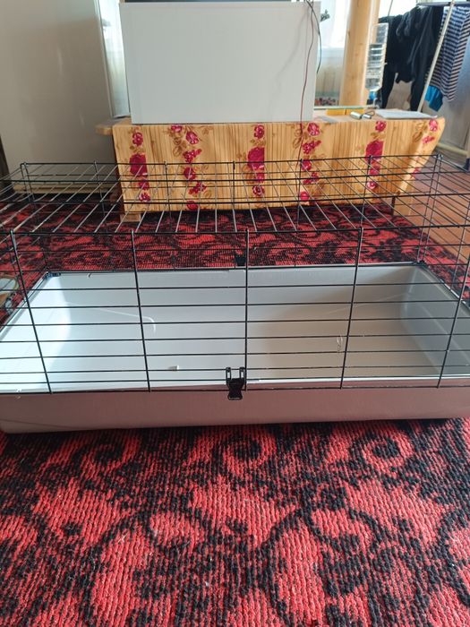 Продаю большую клетку.