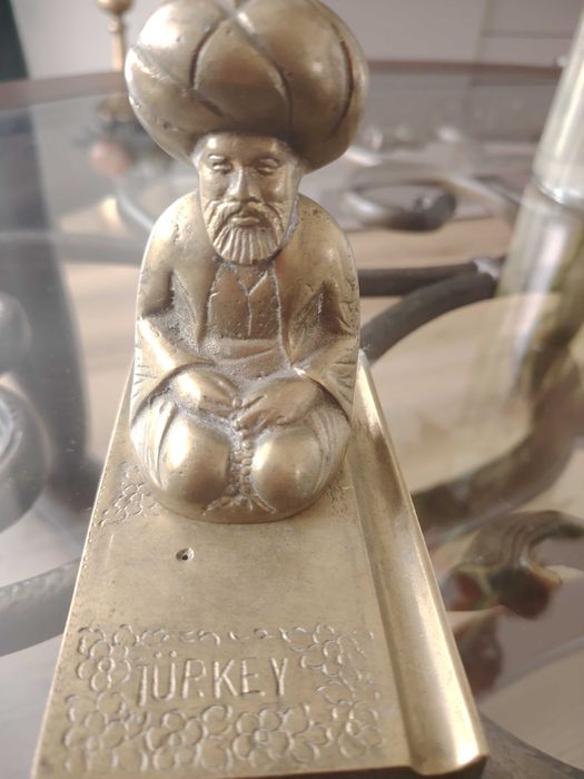 Statueta veche de bronz