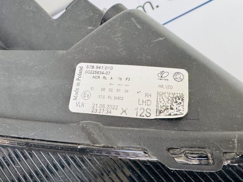 Far dreapta led Skoda Karoq cod 57B941010