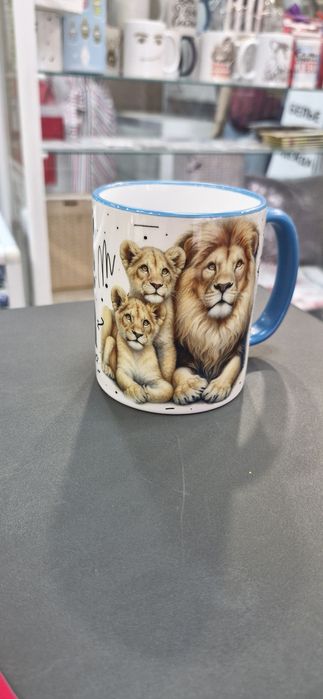 Кружка с вашей картинкой и именем.