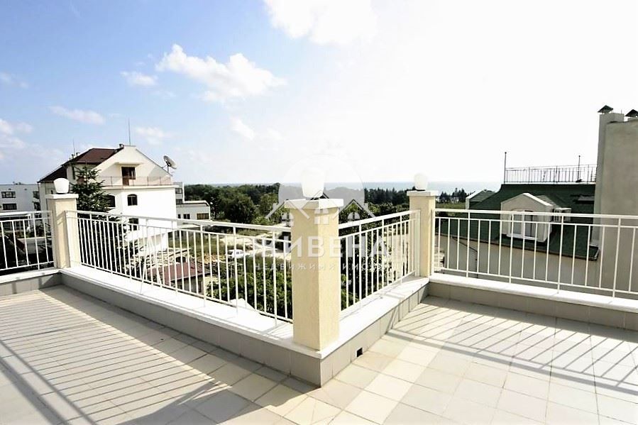Продава се Хотел в к.к. Св.Св. Константин и Елена - 725 кв.м за 1366 €/кв.м - Снимка #1