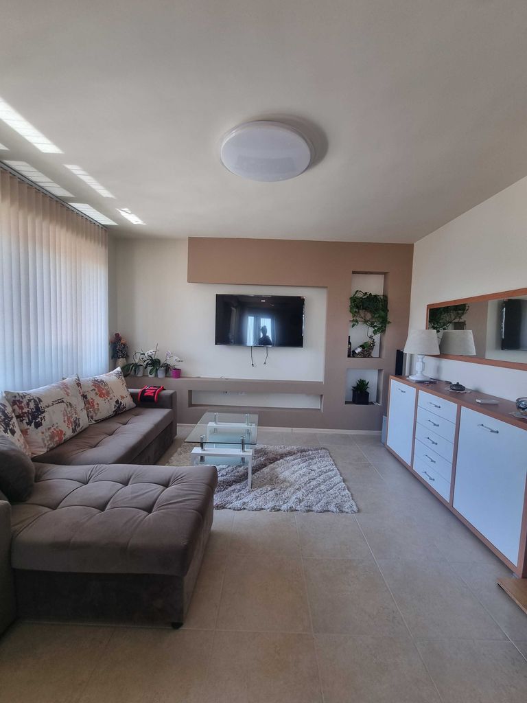 Дава се под наем Тристаен апартамент в Варна, Виница - 120 кв.м за 867 € - Снимка #10