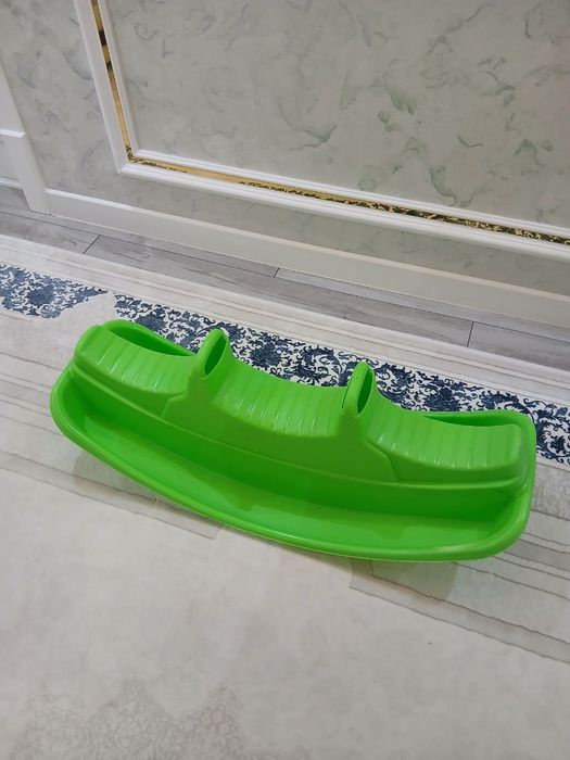 Продам новую качелю комфортную удобную для детей