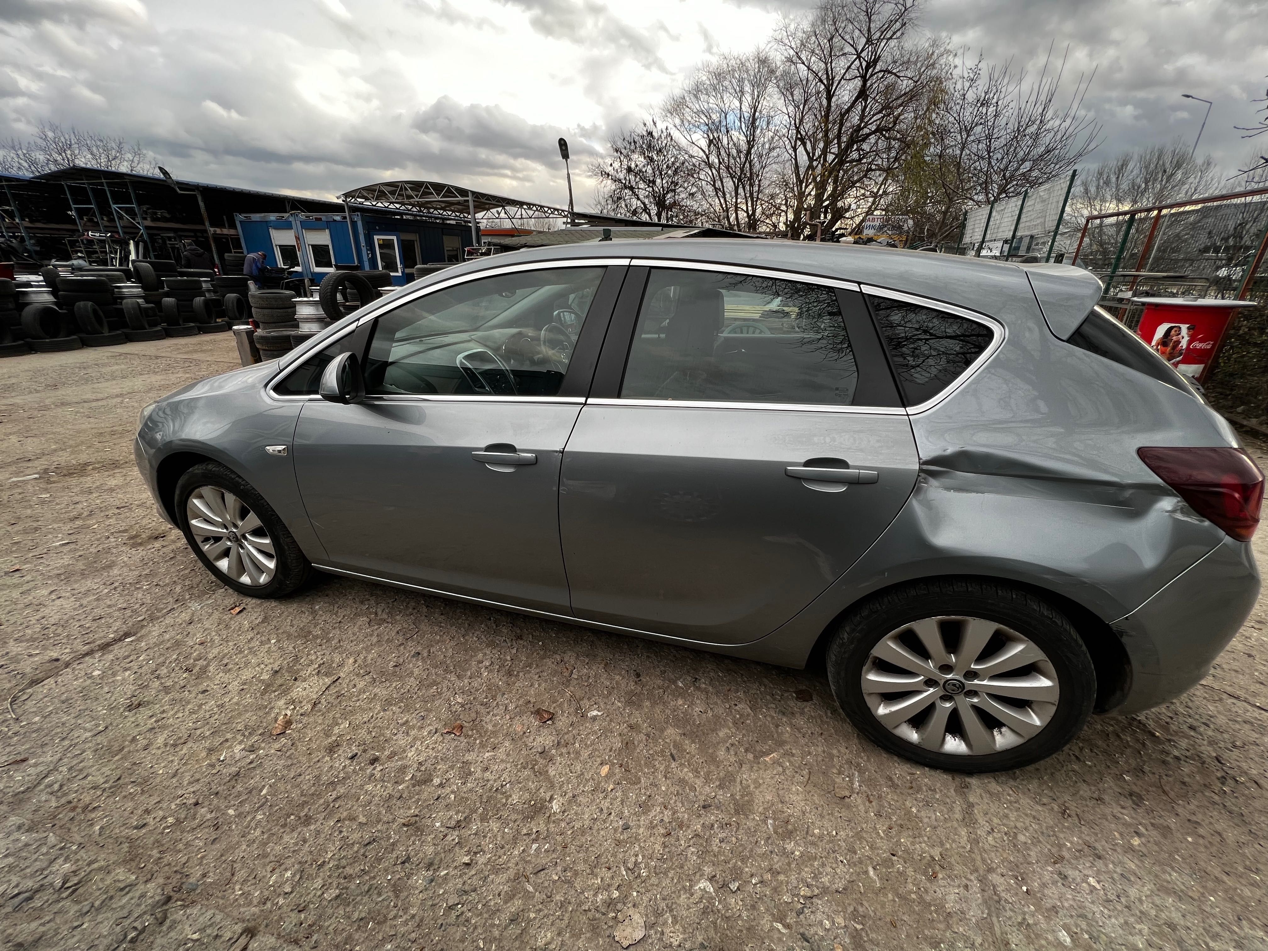 Opel Astra J 1.6 i. 2011г. на части