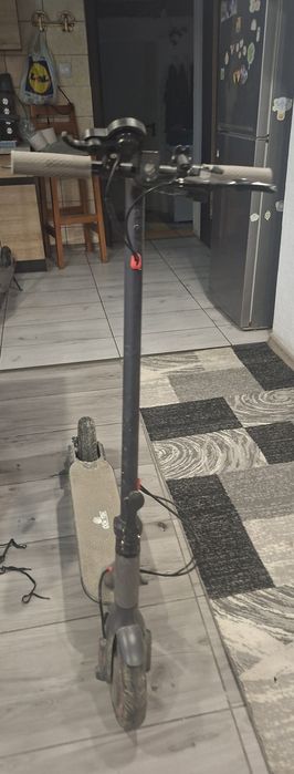 Vând trotineta electrica