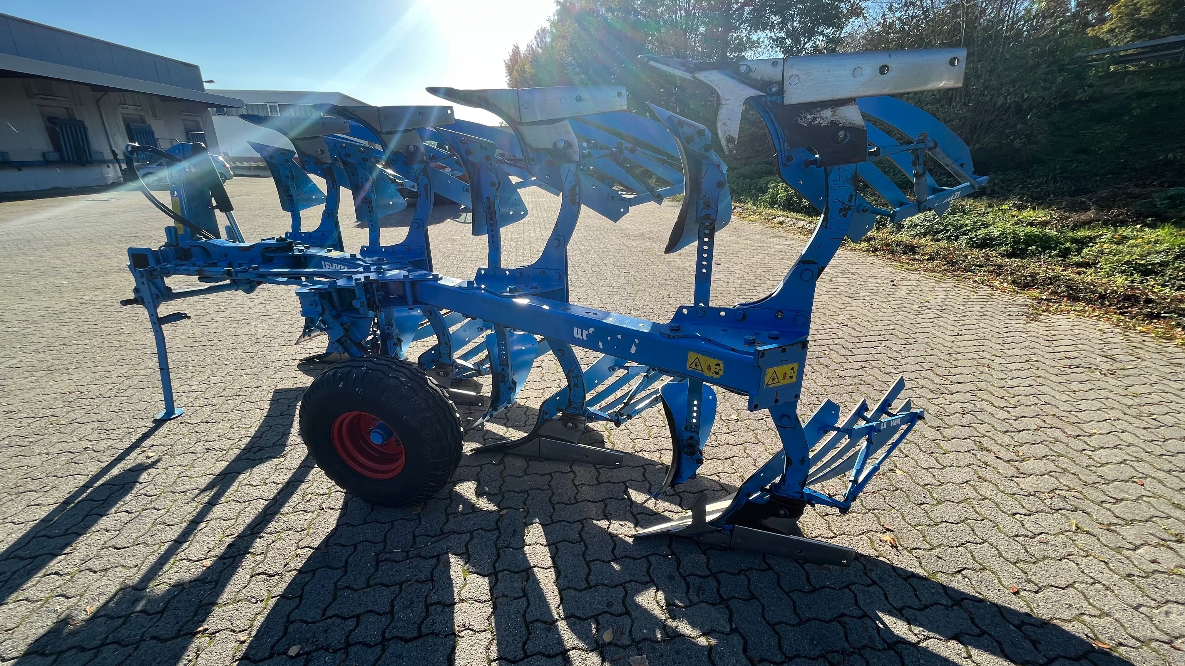 Lemken EurOpal 7 , Omoch Plug Arion, Case, Belarus tortadi