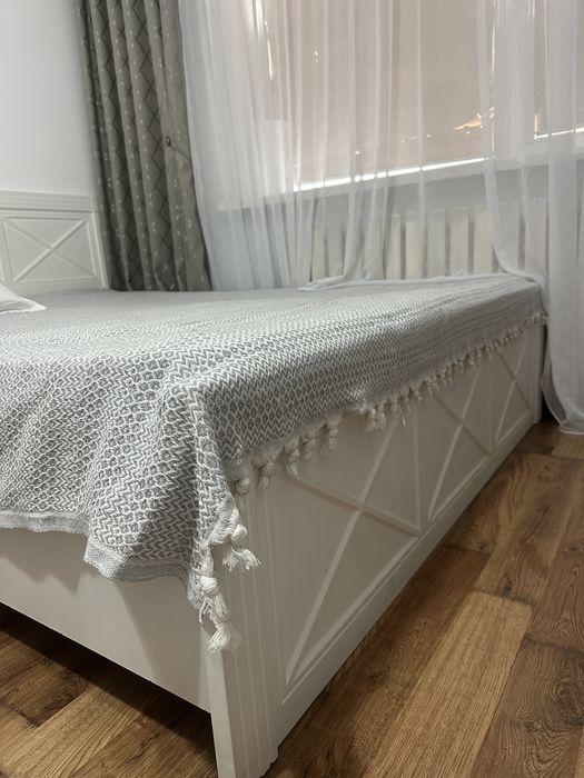 Кровать с матрасом